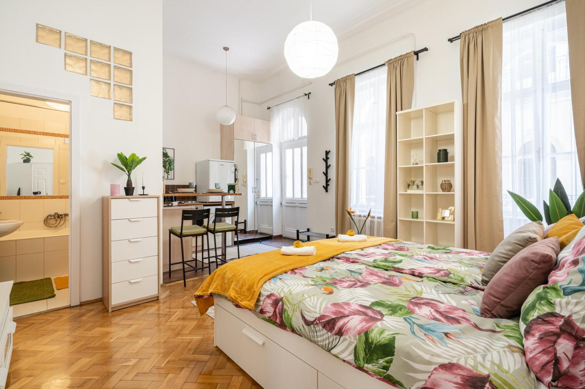 Cosmopolitan Studio - Chic Getaway In A Fancy Neighbourhood Budapest Exterior photo