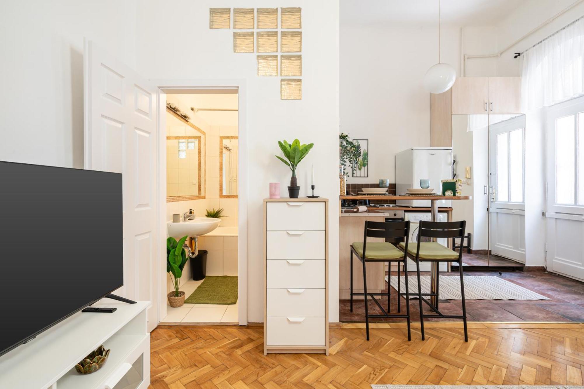 Cosmopolitan Studio - Chic Getaway In A Fancy Neighbourhood Budapest Exterior photo
